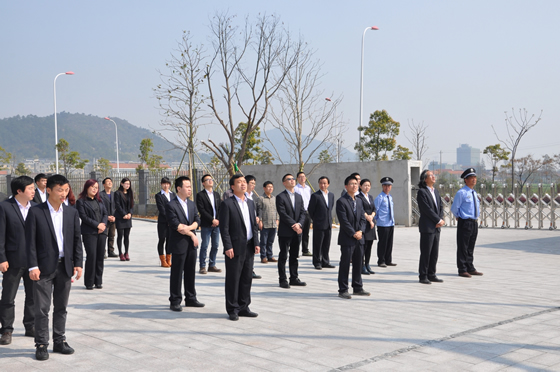 亚博大厦升旗仪式隆重举行